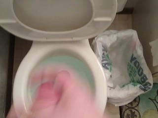 Mitchtheamazing Cums in the Bathroom for you
