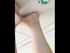 @tici_feet IG tici feet tici_feet showing my soles - wearing havaianas