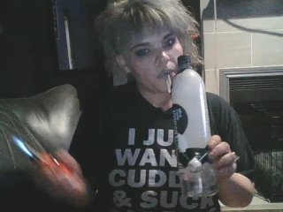 Just looking sexy, listening to metal and blowing clouds