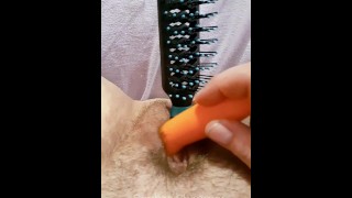 Gozada gordinha na escova de cabelo