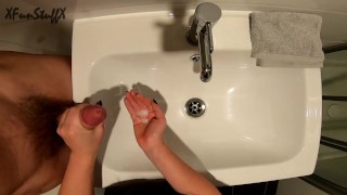 Maintaining Hygiene While Under Quarantine Handjob Cumplay