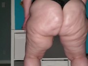 Preview 1 of BBW Cougar twerking for her fans while Daddy Watching