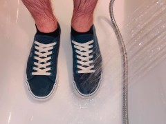 PISSING MY SHORTS AND BLUE VANS BEFORE TAKING A SHOWER - Screenshot 5 of 16 - Omorashi