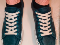 PISSING MY SHORTS AND BLUE VANS BEFORE TAKING A SHOWER - Screenshot 6 of 16 - Kink