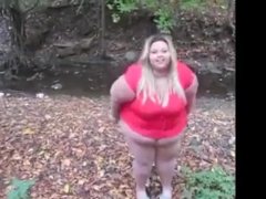 Ssbbw flash outside - Screenshot 10 of 16 - Big Rolls