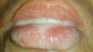 Пенистые губы для тебя (ASMR)