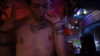 FTM делает радужные зефирные квадраты голыми и с кляпом во рту 