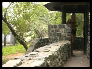 Откровенно и публично насцала