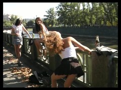 Девушки на улице провоцируют на еблю - Screenshot 15 of 16 - Striptease