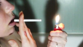 SMOKING GIRL IN SLOW MOTION LIPS