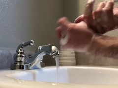 Man Pumps a Huge Load Into His Hand and Cums Clean