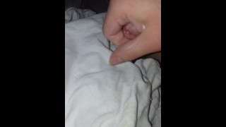 Masturbando na cama com loção Vid 1