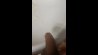 Mini handjob badkuip. Vuurjongen