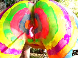 Big Booty Hottie Shaking Her Target Ass!