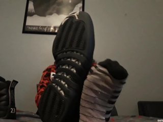 verified amateurs, sneakers, black toenails, long socks