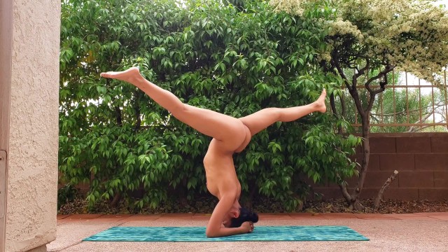 Hot Girl does Naked Yoga outside - Pornhub.com