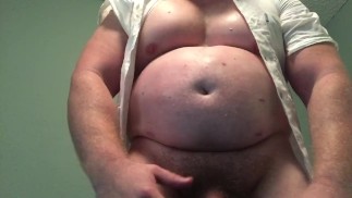 выгибаясь из рубашки, из которой я вырос