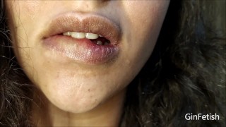 Mordiendo mis labios de sudor (Versión corta)