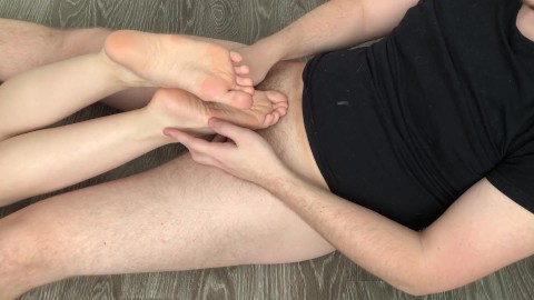 menina footjob & nylonjob e adoração meias de náilon gozar nos pés