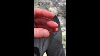 Le mie dita diventano succose con la figa sborra sul sentiero escursionistico