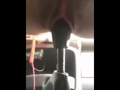 Мастурбирование вагины с помощью автомобильной ручки переключения передач - Screenshot 14 of 16 - Humping