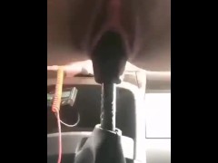 Мастурбирование вагины с помощью автомобильной ручки переключения передач - Screenshot 15 of 16 - Machines