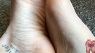 dark blue toes