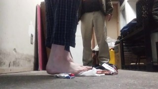 Macrofilia con los pies descalzos