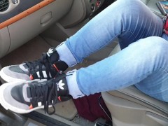 Alice - Blue jeans car wetting! 