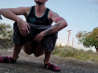 Рискованная общественная стоянка для грузовиков приседает