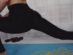 Video Yoga ended with a cumshot on the stomach - SolaZola