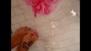 The Queen playing in bubbles cleaning feet