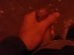 Me masturbando em local público!!