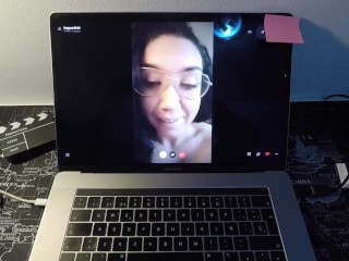 L'attrice Porno Spagnola MILF Scopa un Fan in Webcam.