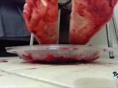 PAWG Crushes and Squishes Berries - Screenshot 11 of 16 - Crush