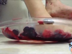 PAWG Crushes and Squishes Berries - Screenshot 7 of 16 - Barefeet