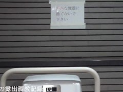 えみり 男子トイレで全裸露出放尿＆野外お散歩 - Screenshot 3 of 16 - Asian Exhibitionist