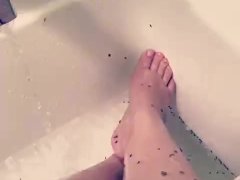 Bath time - Screenshot 4 of 16 - Foot Fetish