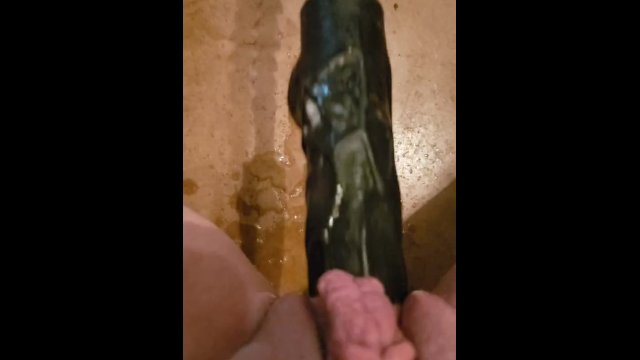 Squirting on f-machine after pumping pussy