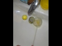 Teen Boy piss in cups