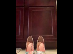 Video Foot fetish ebony tries new heels