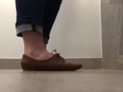 Standing shoeplay in flats