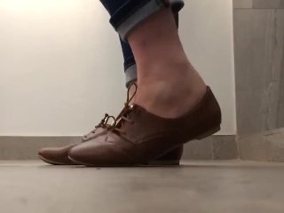 Standing shoeplay in flats