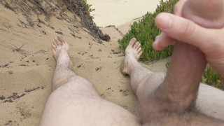Masterbating na praia e eu fui pego por hang glider
