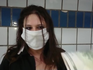 本当のロシアの売春婦：地下鉄で100ドルのアナルセックス。中出し