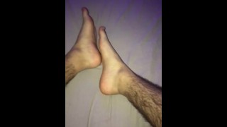 ¿Quién viene a lamerme los pies?