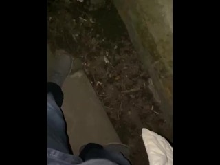 Дрочил в общественном переулке чуть не попался