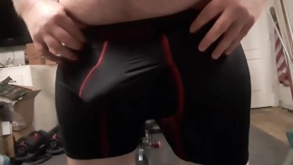 我用我美丽的鸡巴隆起挑逗你