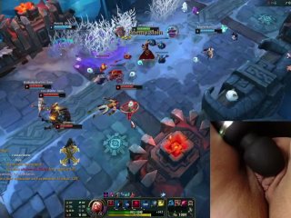 Playing_League of Legends with a Vibrator on My Clit_#1 Luna