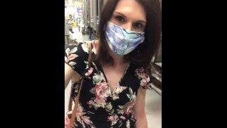 Публичная киска мигает 